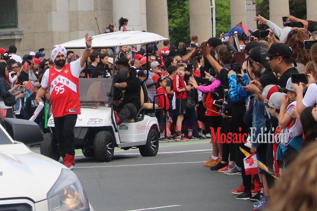 The Raptors exhibit the unity and diversity of Canada at street parade in Toronto - mosaicedition.ca-ea